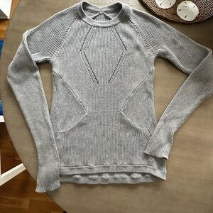 Lululemon Gray crewneck Ribbed Knit Sweater size 8(estimate)